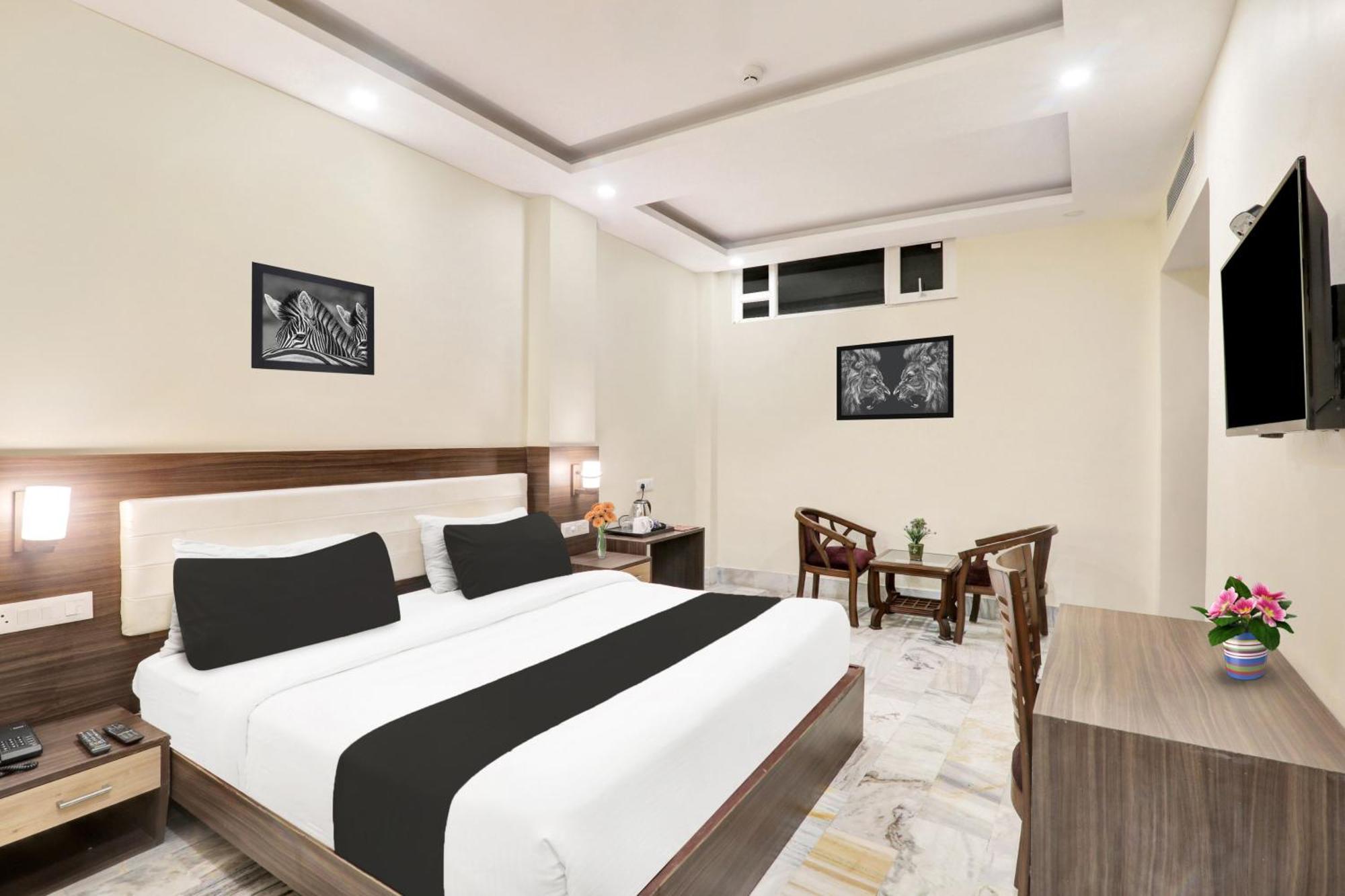 Super Townhouse Kankarbagh Formerly Kunwar Alcajars Patna  Dış mekan fotoğraf