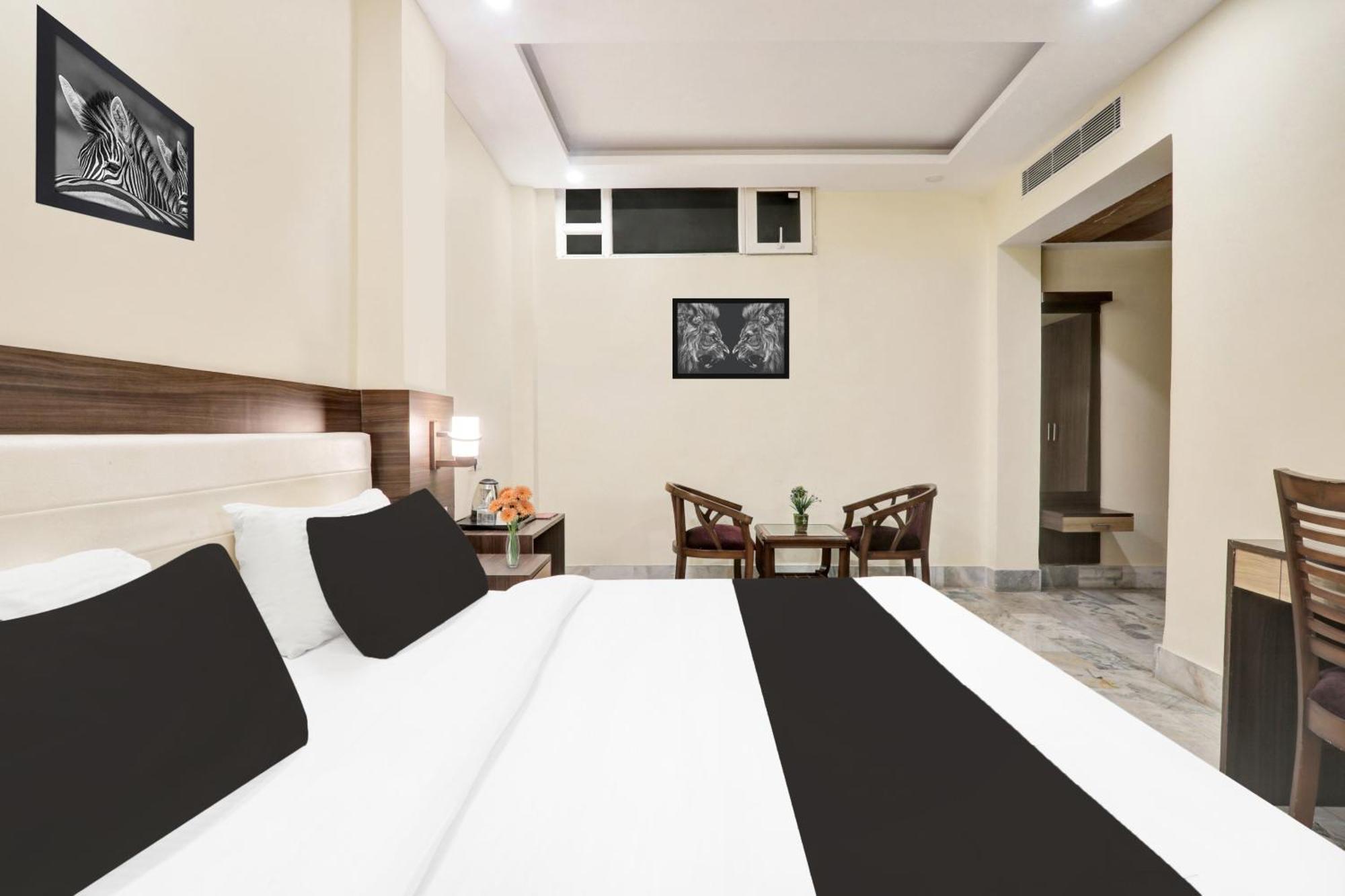 Super Townhouse Kankarbagh Formerly Kunwar Alcajars Patna  Dış mekan fotoğraf
