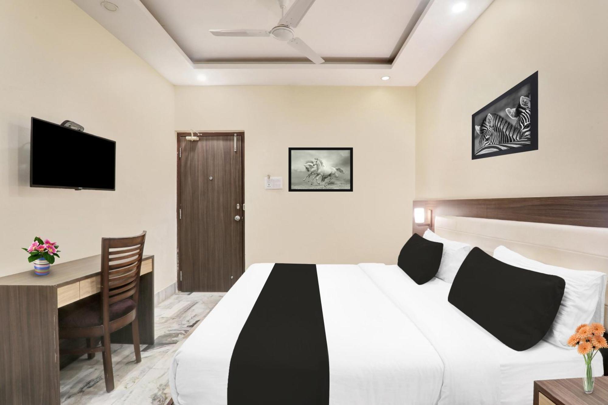 Super Townhouse Kankarbagh Formerly Kunwar Alcajars Patna  Dış mekan fotoğraf