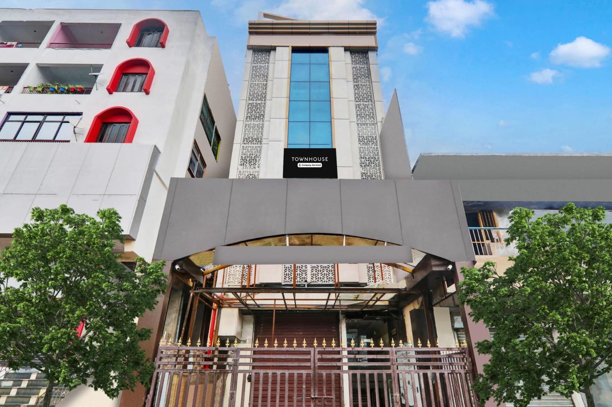 Super Townhouse Kankarbagh Formerly Kunwar Alcajars Patna  Dış mekan fotoğraf