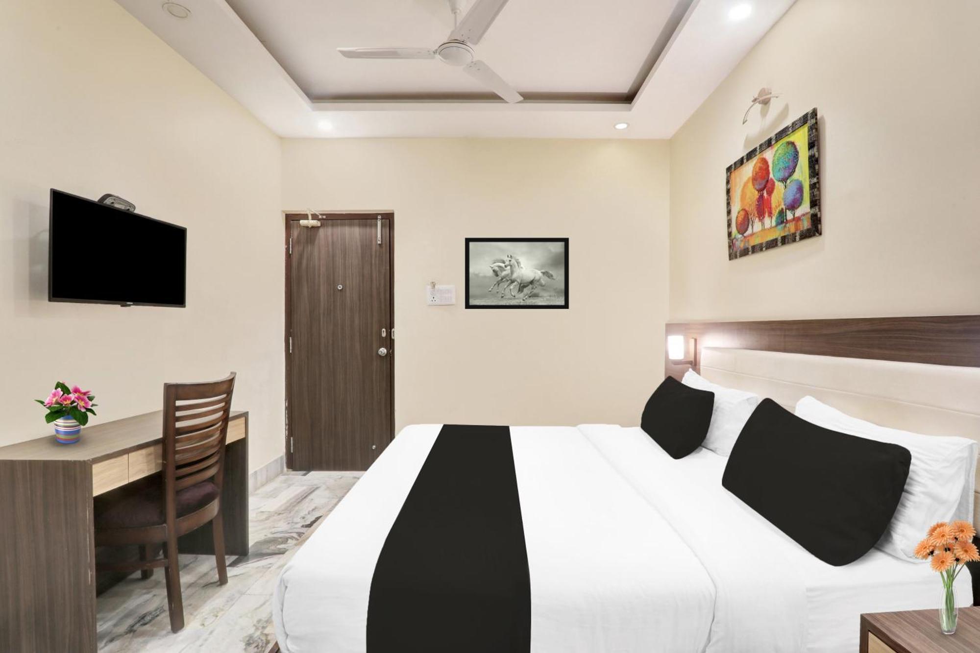 Super Townhouse Kankarbagh Formerly Kunwar Alcajars Patna  Dış mekan fotoğraf