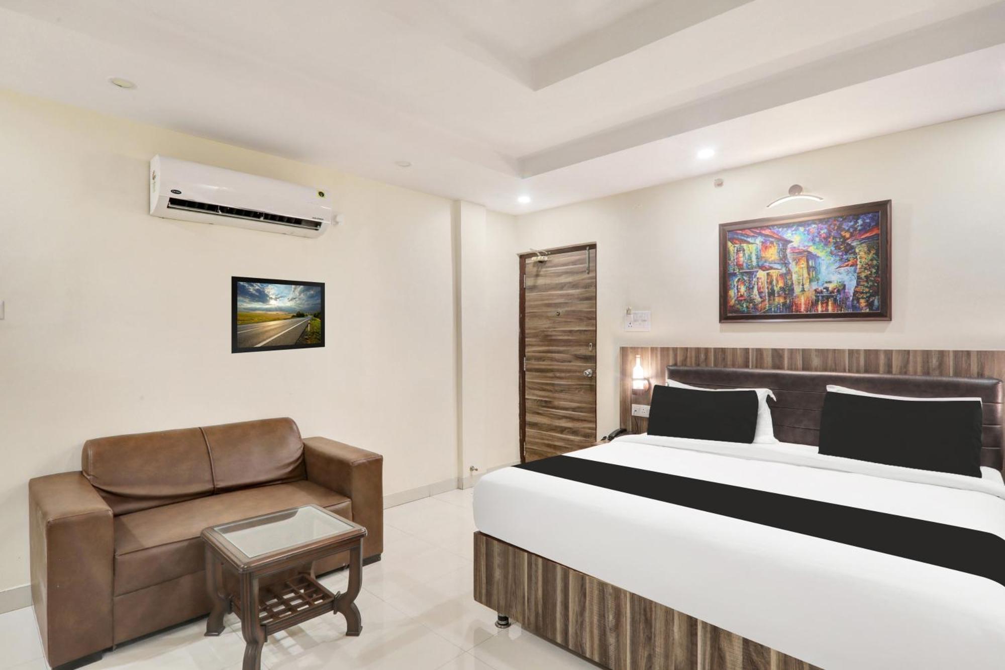 Super Townhouse Kankarbagh Formerly Kunwar Alcajars Patna  Dış mekan fotoğraf