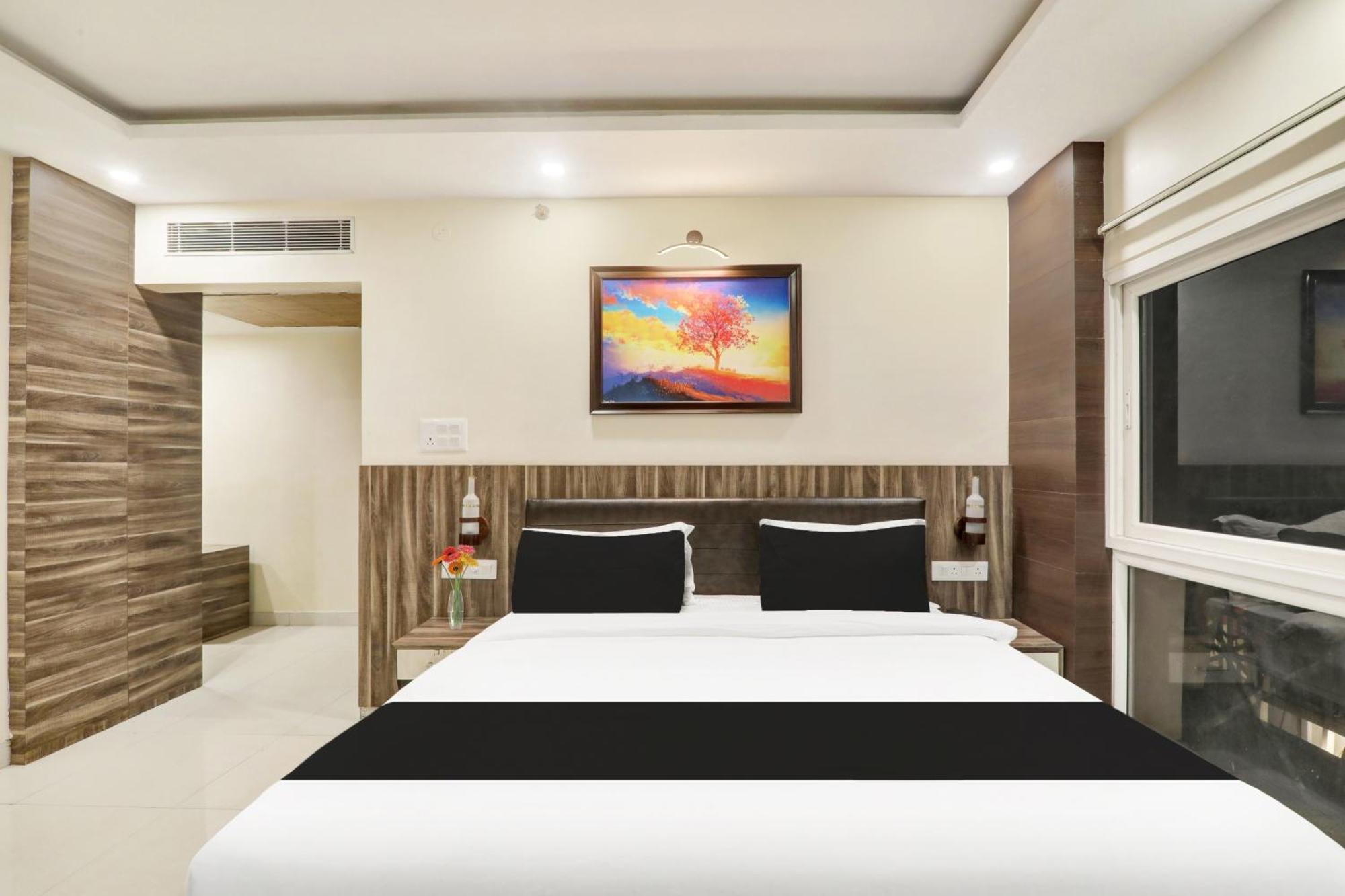 Super Townhouse Kankarbagh Formerly Kunwar Alcajars Patna  Dış mekan fotoğraf