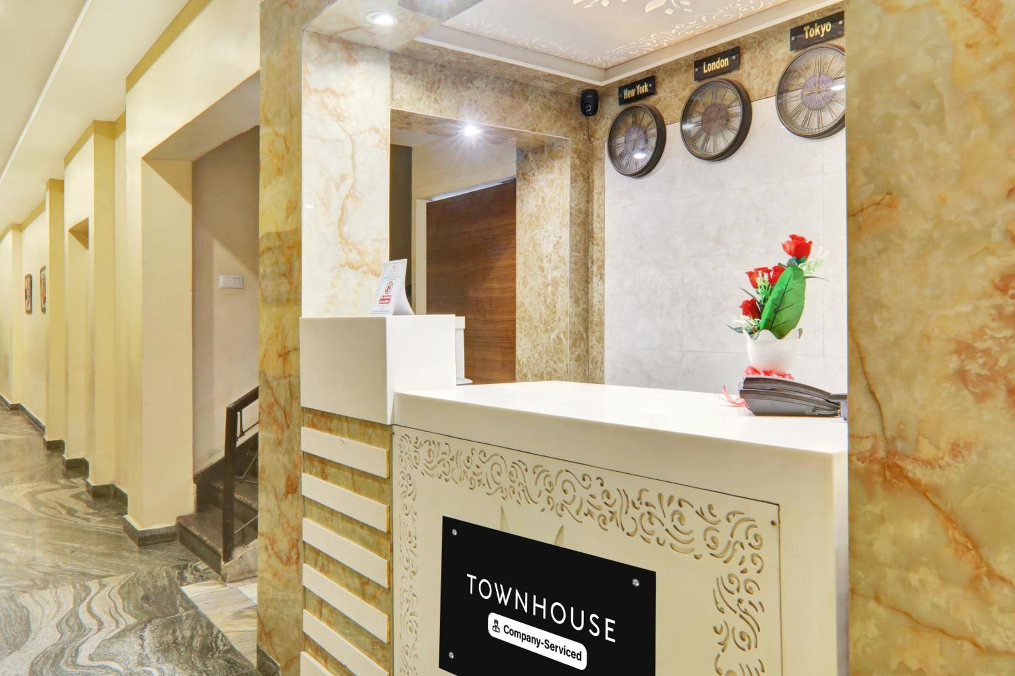 Super Townhouse Kankarbagh Formerly Kunwar Alcajars Patna  Dış mekan fotoğraf
