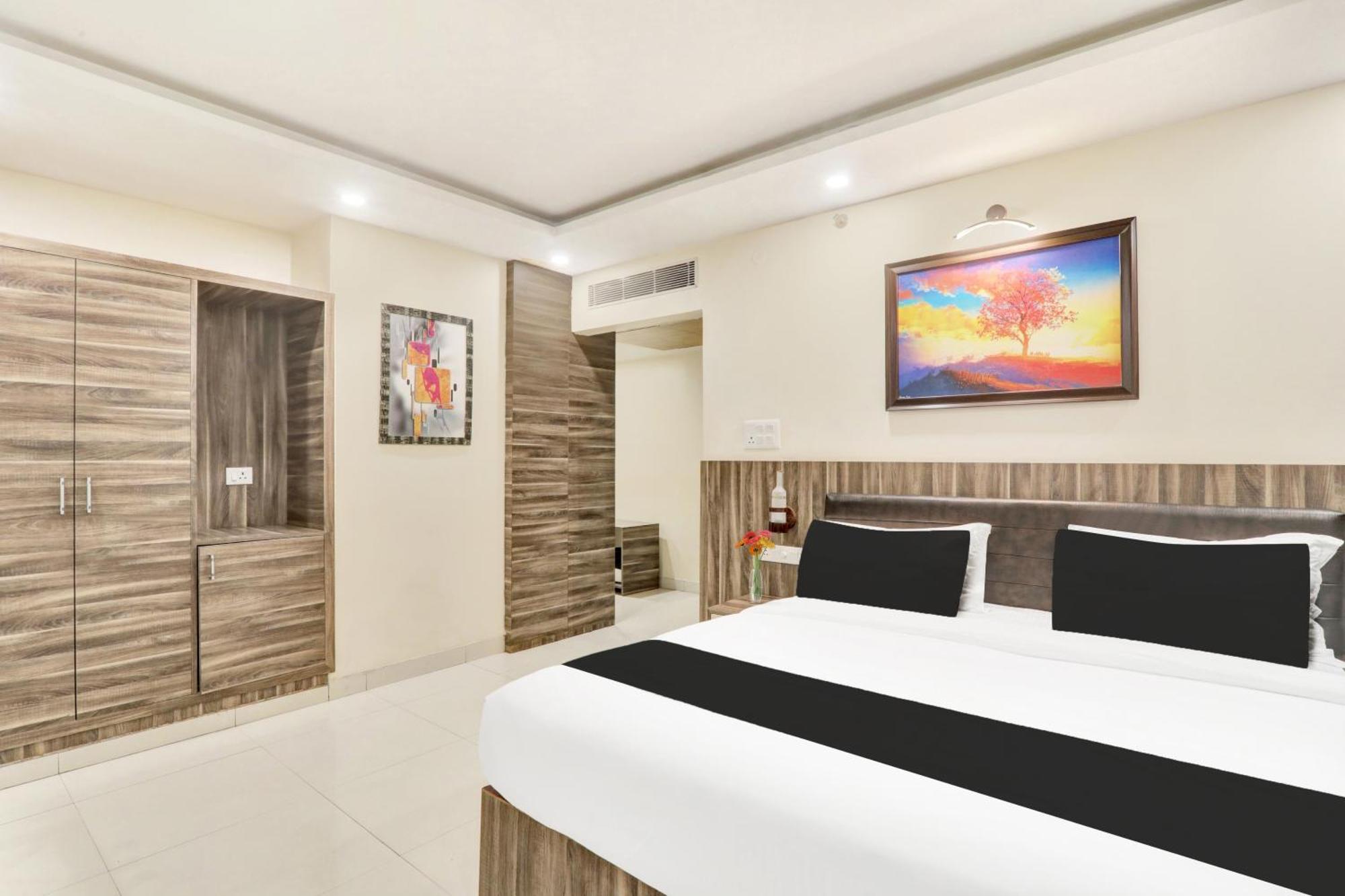 Super Townhouse Kankarbagh Formerly Kunwar Alcajars Patna  Dış mekan fotoğraf