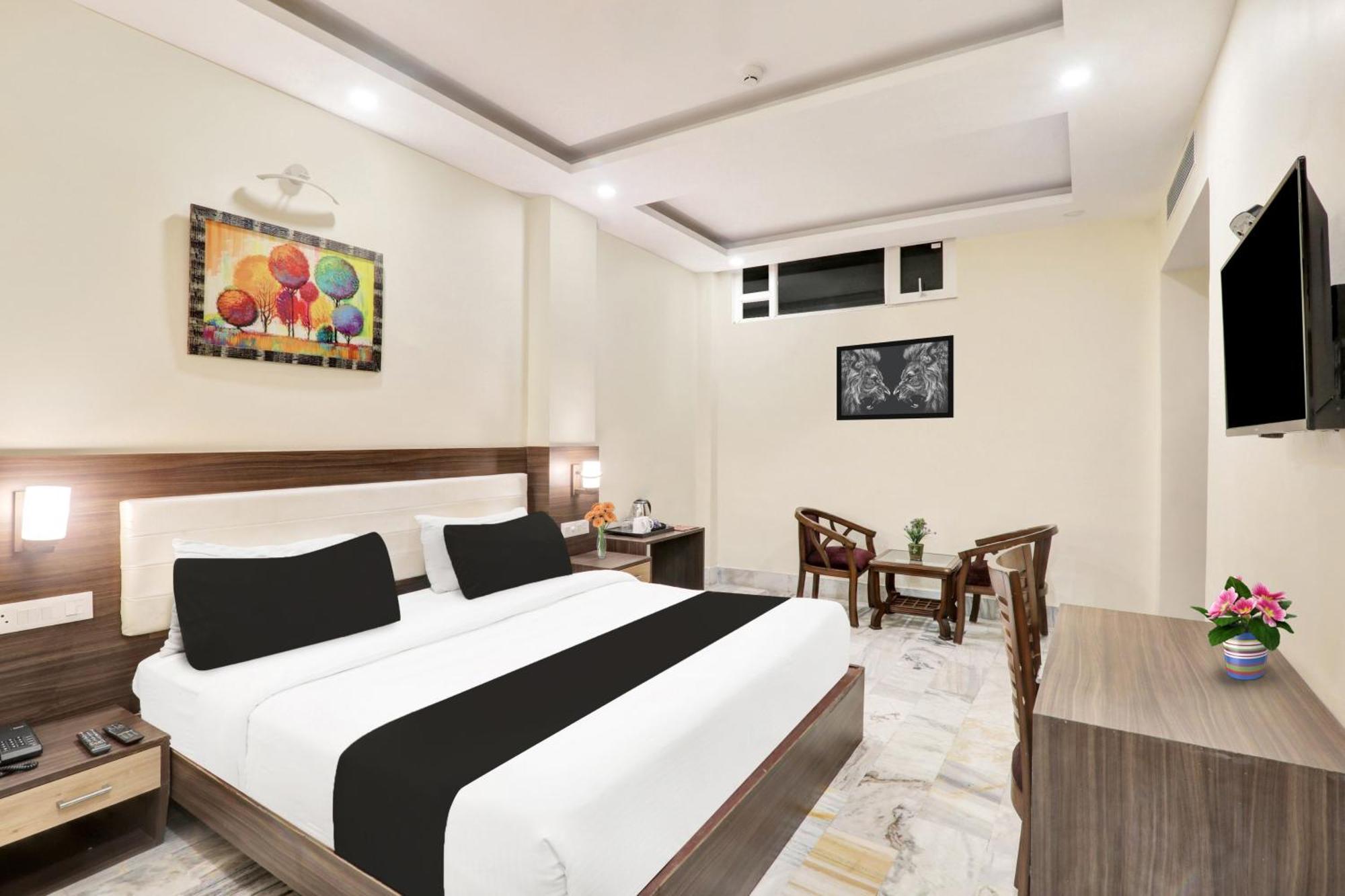 Super Townhouse Kankarbagh Formerly Kunwar Alcajars Patna  Dış mekan fotoğraf